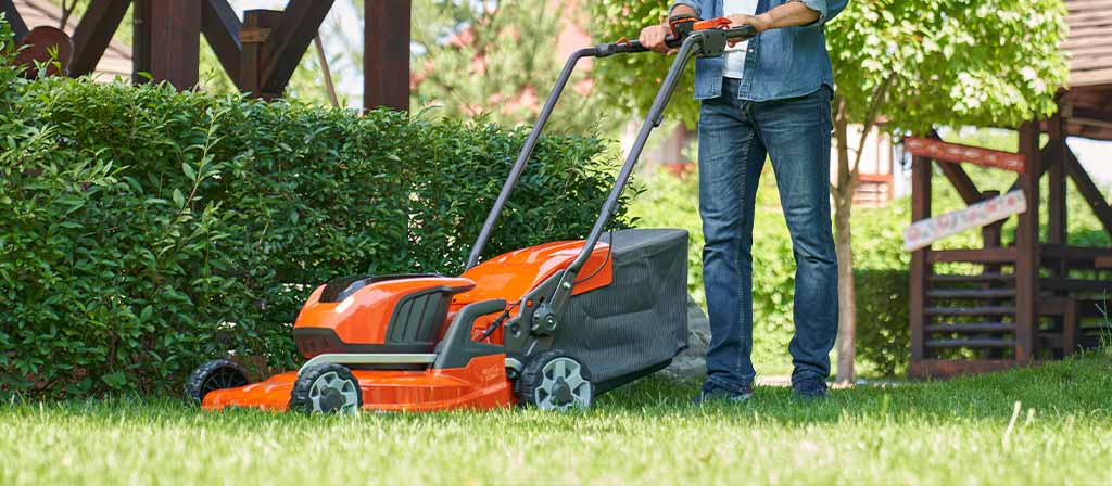 cortacesped-autopropulsado-todo-lo-que-necesitas-saber-para-un-jardin-impecable
